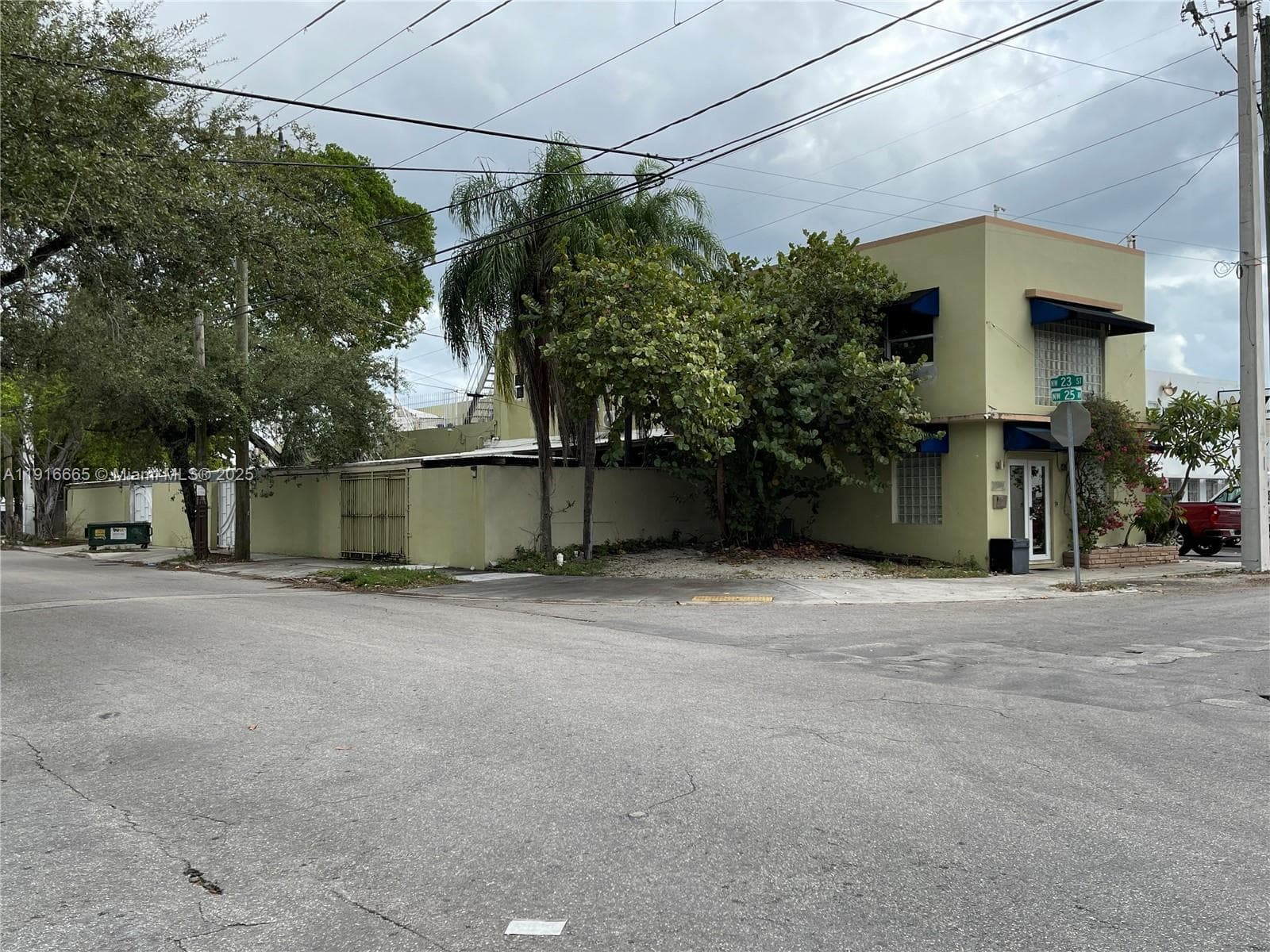 2299 NW 25th Ave, Miami, FL 33142