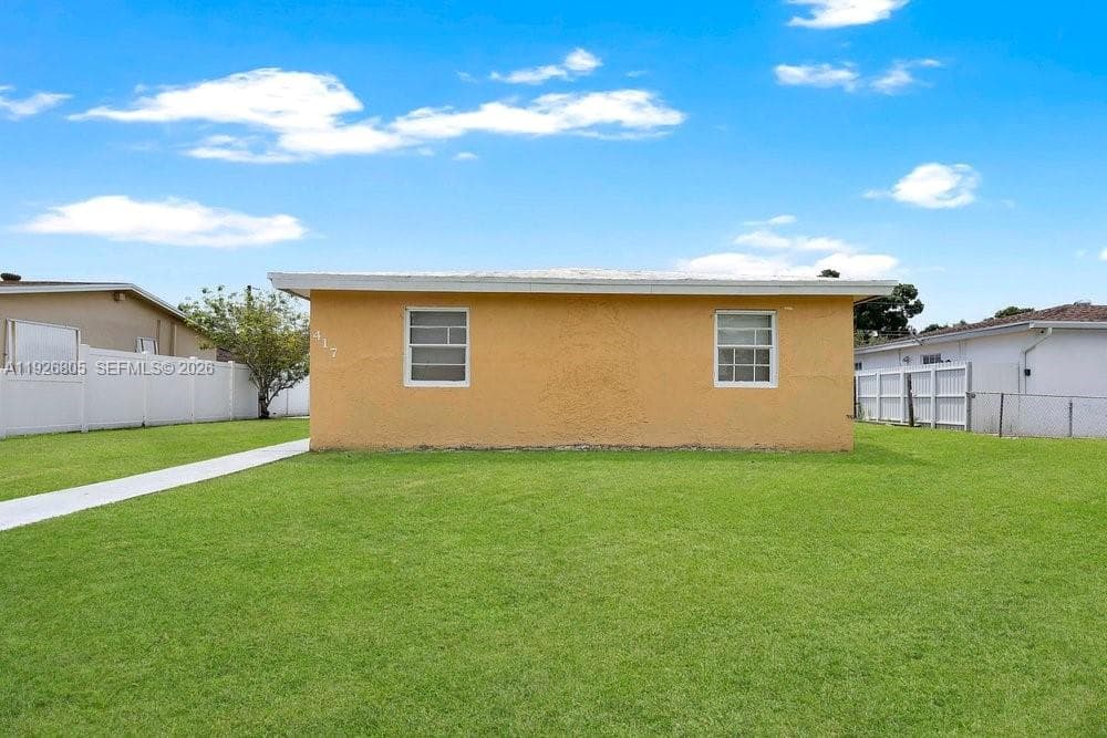 417 SW 3rd St, Hallandale Beach, FL 33009