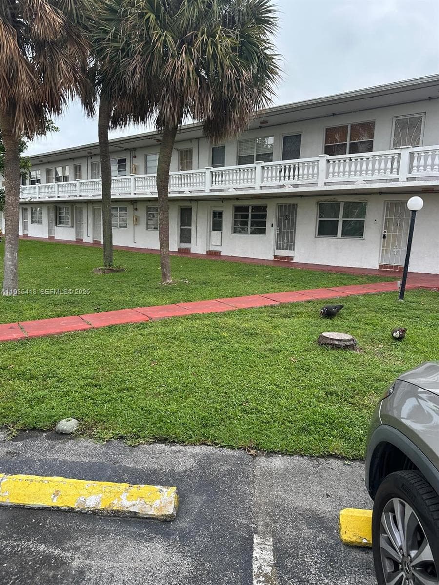 65 NE 202nd Ter # Q27, Miami Gardens, FL 33179