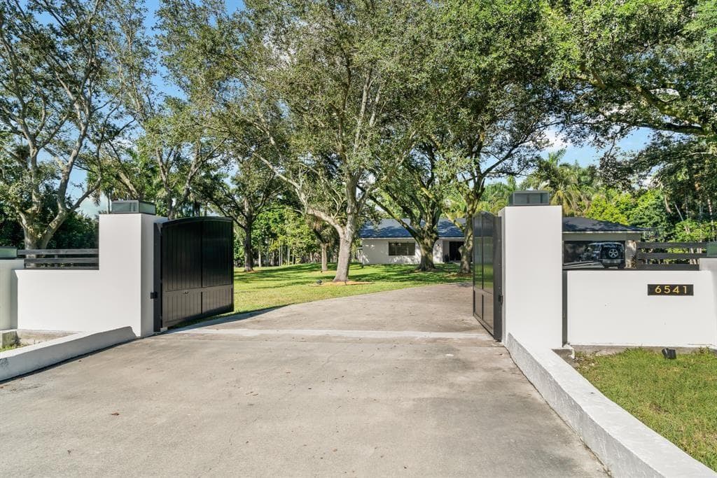 6541 Melaleuca Road, Southwest Ranches, FL 33330