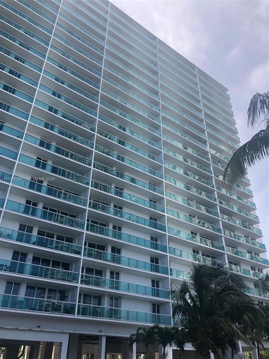 100 Bayview Dr # 408, Sunny Isles Beach, FL 33160