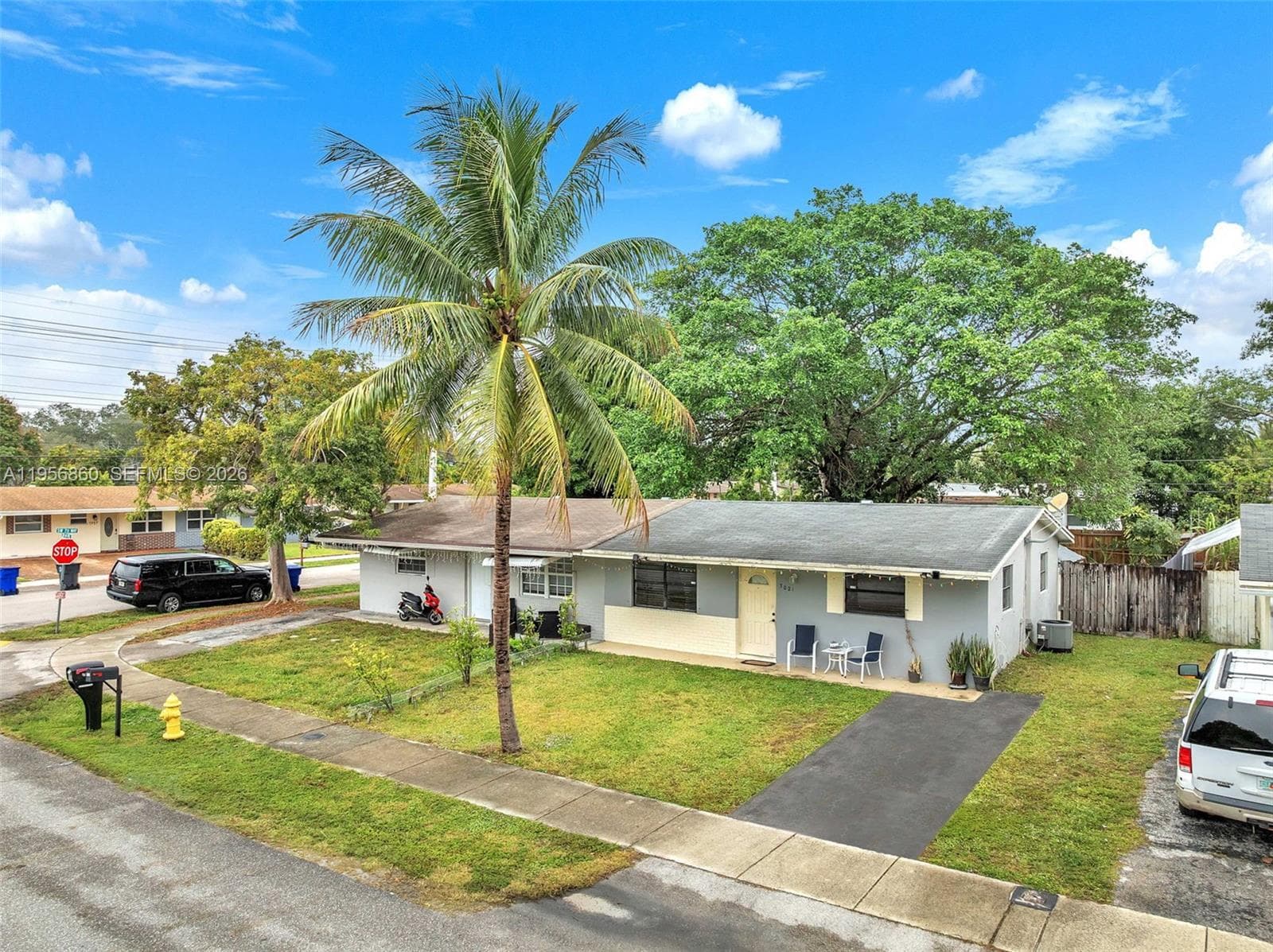 7021 SW 19th Pl, North Lauderdale, FL 33068