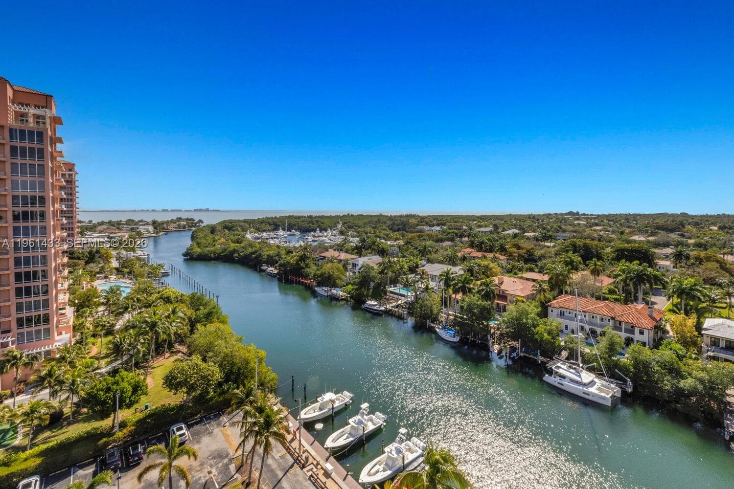 90 Edgewater Dr # PH25, Coral Gables, FL 33133