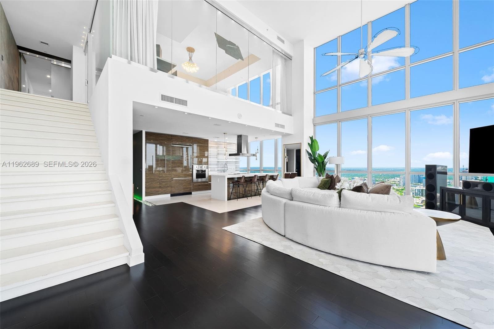 1100 Biscayne Blvd # 5706, Miami, FL 33132
