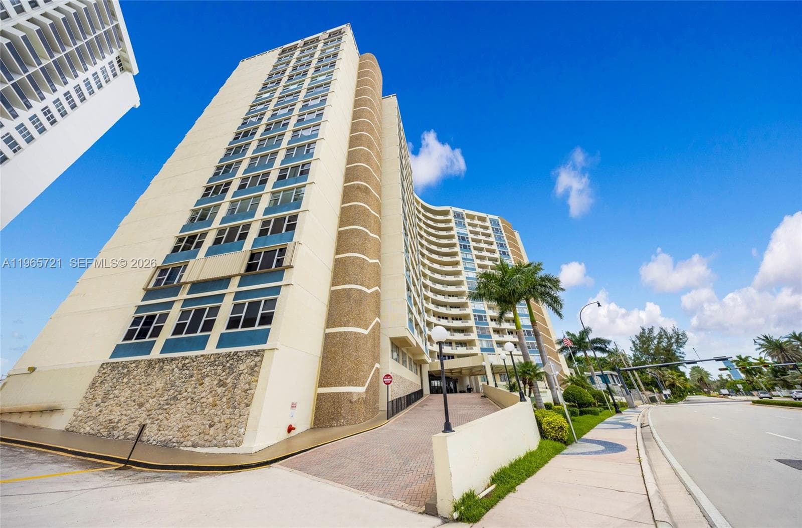 3180 S Ocean Dr # 607, Hallandale Beach, FL 33009