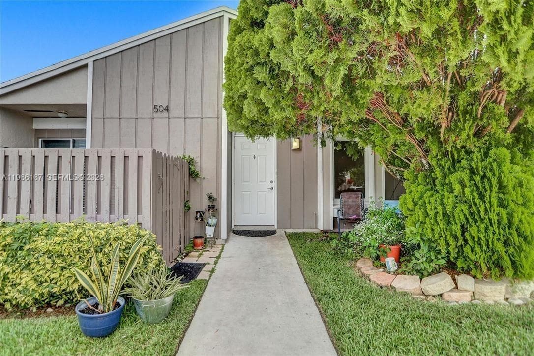504 Woodgate Cir # C, Sunrise, FL 33326