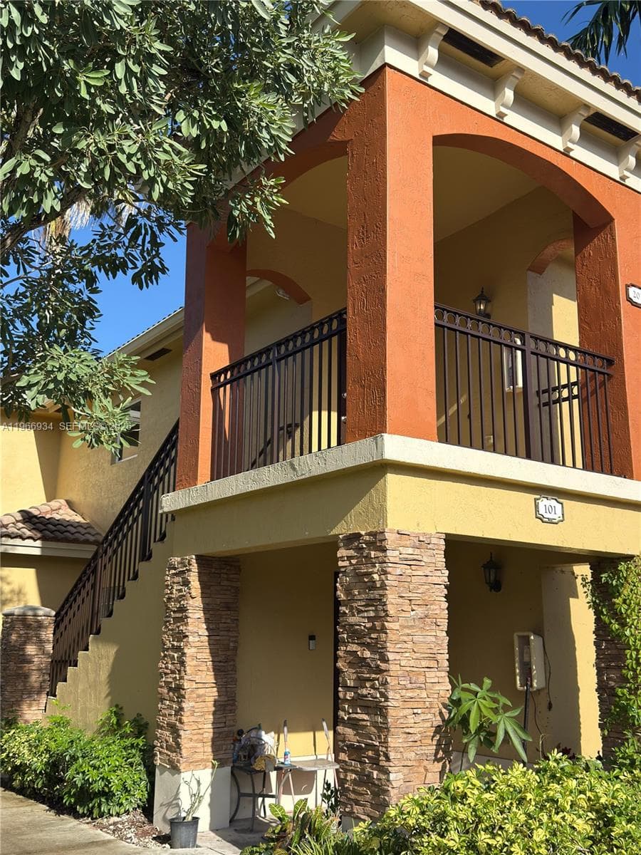 930 NE 34th Ave # 201, Homestead, FL 33033
