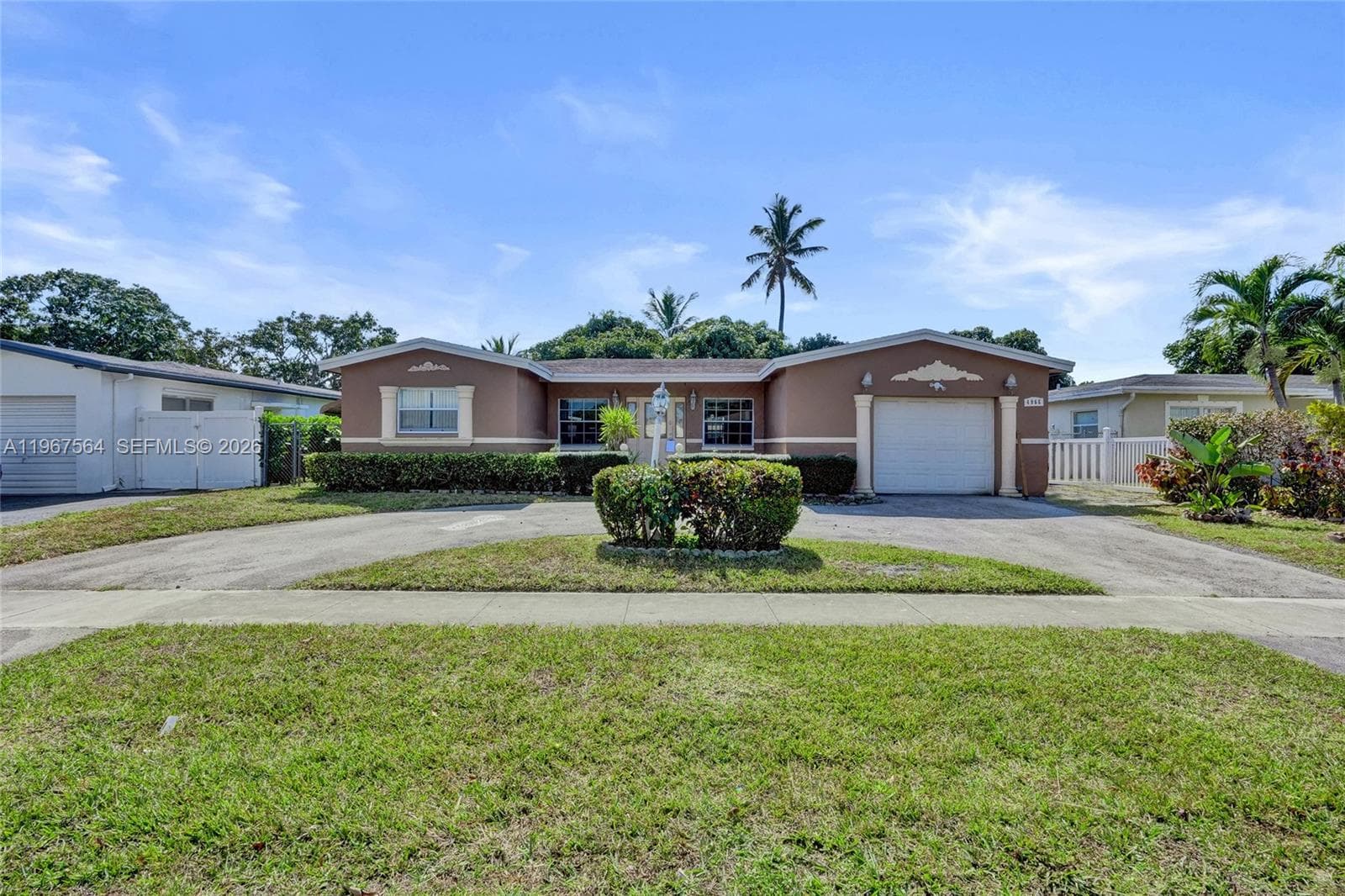 4966 NW 39th St, Lauderdale Lakes, FL 33319