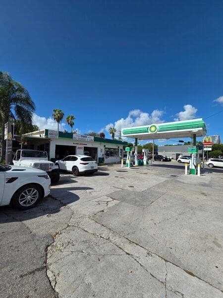 3198 S Dixie Highway, Miami, FL 33133
