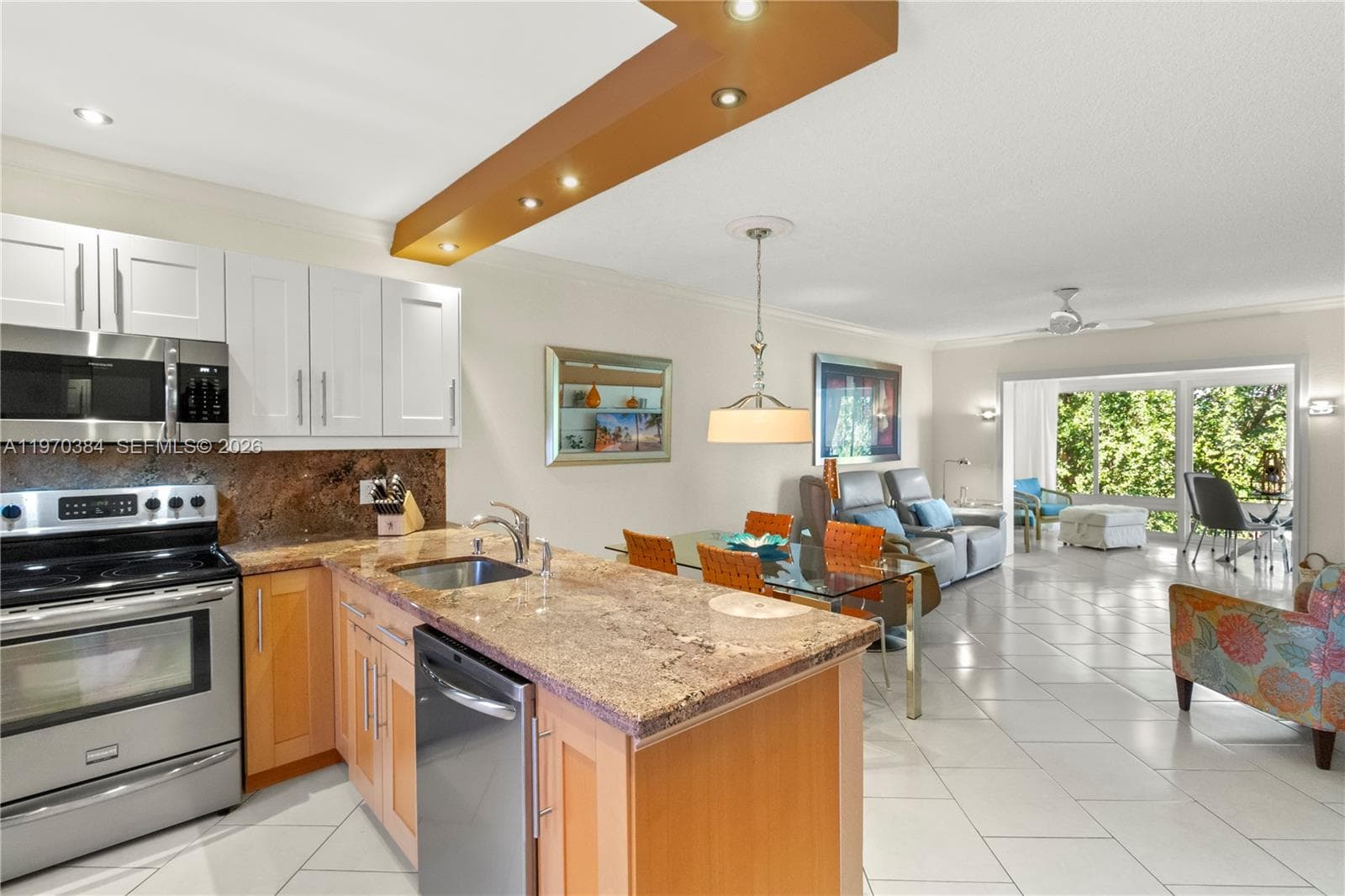 5121 W Oakland Park Blvd # 304, Lauderdale Lakes, FL 33313