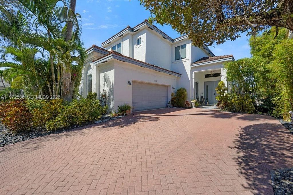 1615 Diplomat Dr, Miami, FL 33179