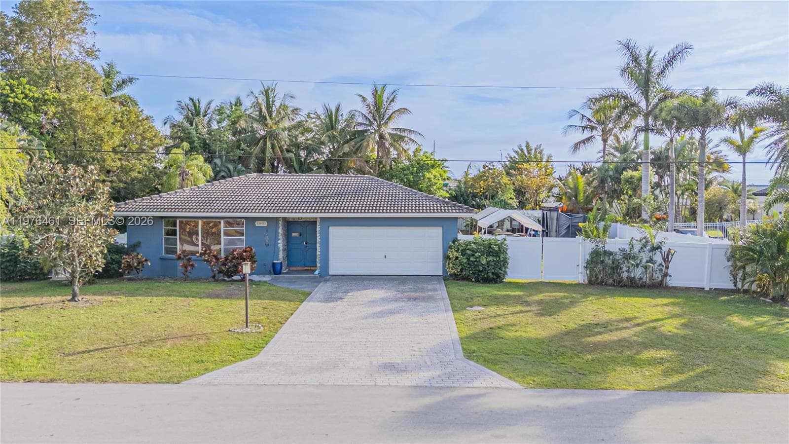 11400 Tara Dr, Plantation, FL 33325