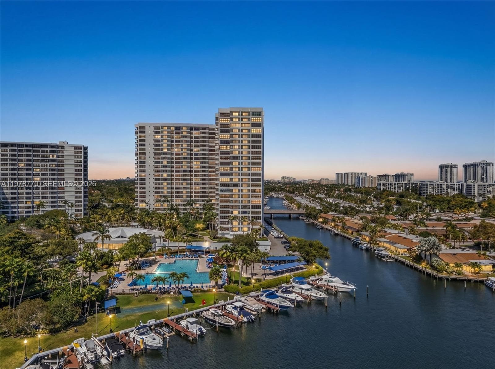 2500 PARKVIEW DR # 902, Hallandale Beach, FL 33009