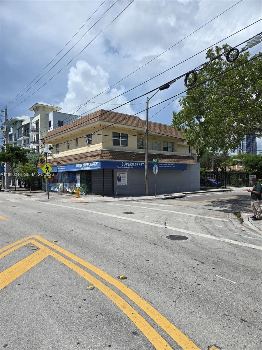 3380 Plaza St, Miami, FL 33133