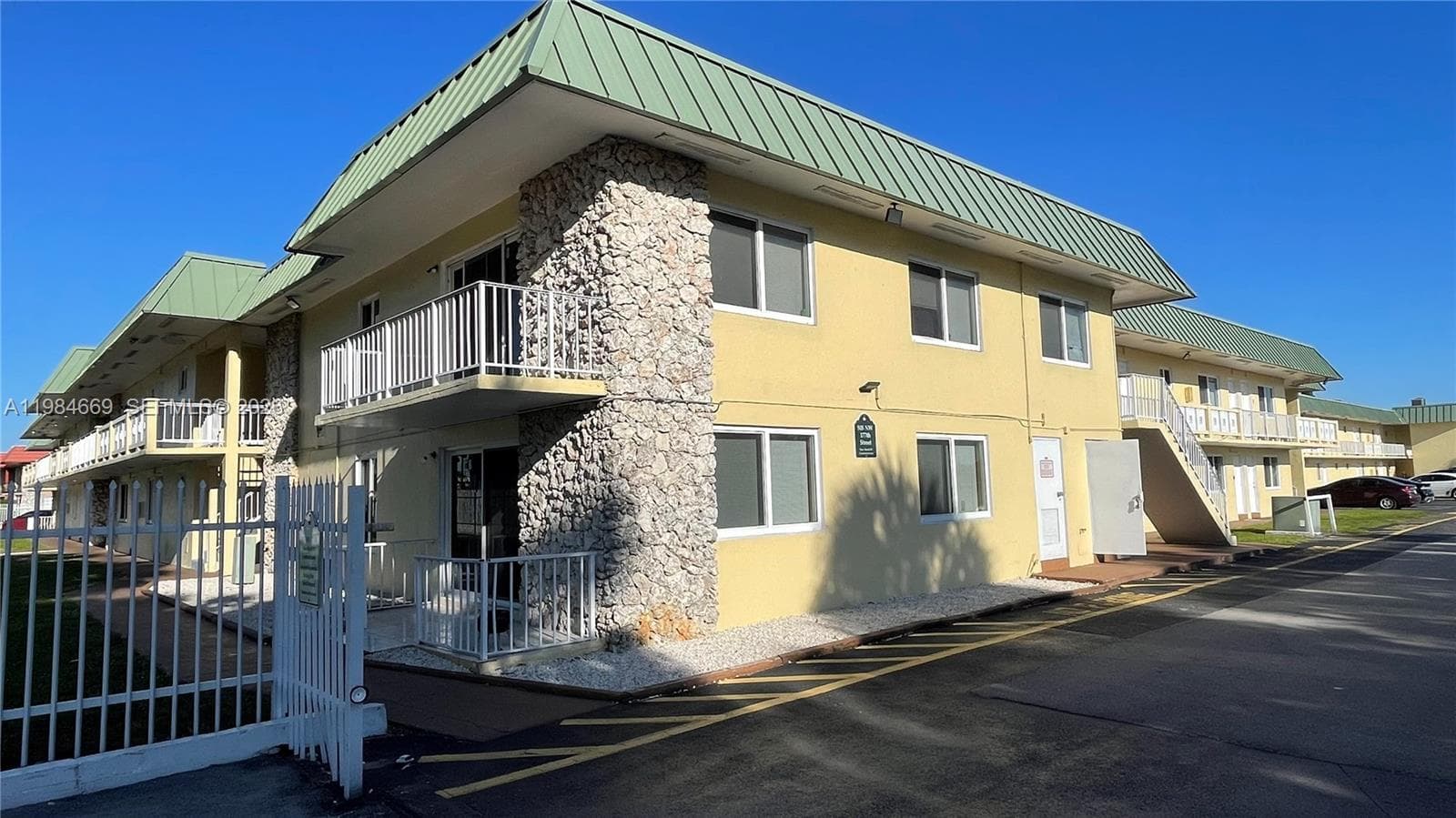 505 NW 177th St # 212, Miami Gardens, FL 33169