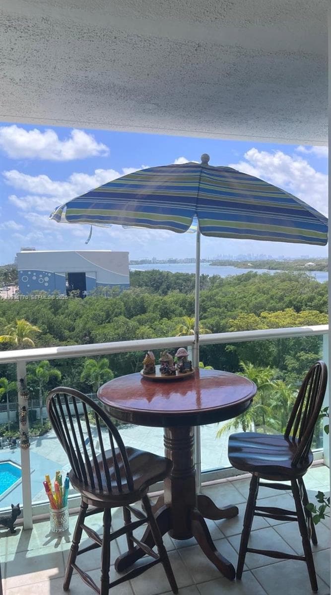 100 Bayview Dr # 725, Sunny Isles Beach, FL 33160
