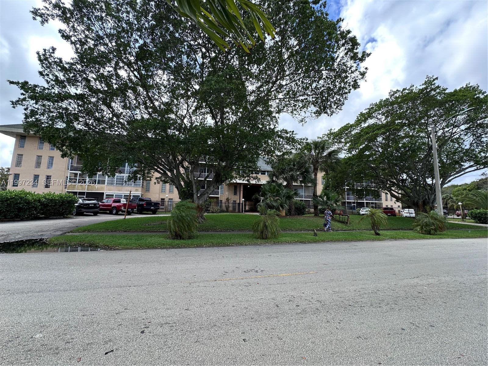4848 NW 24th Ct # 412, Lauderdale Lakes, FL 33313