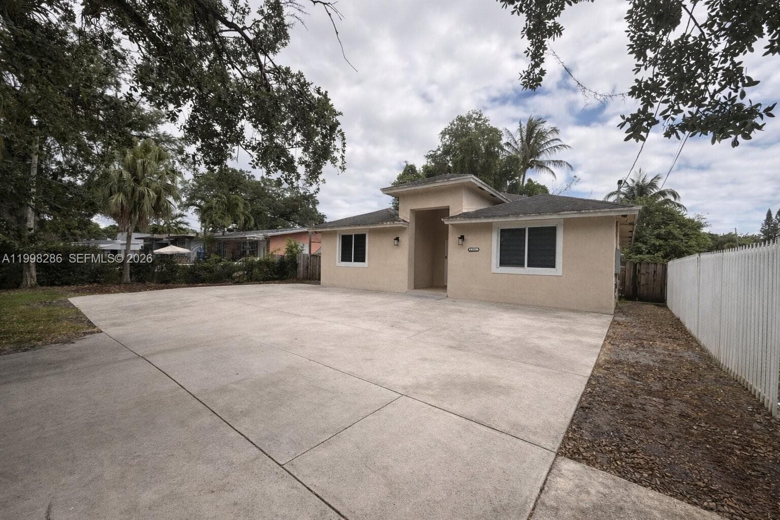 3166 NW 170th St, Miami Gardens, FL 33056