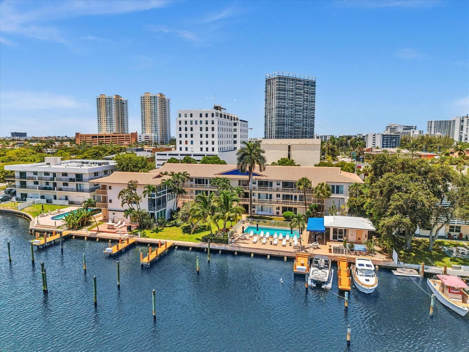 2000 Diana Drive # 207, Hallandale Beach, FL 33009