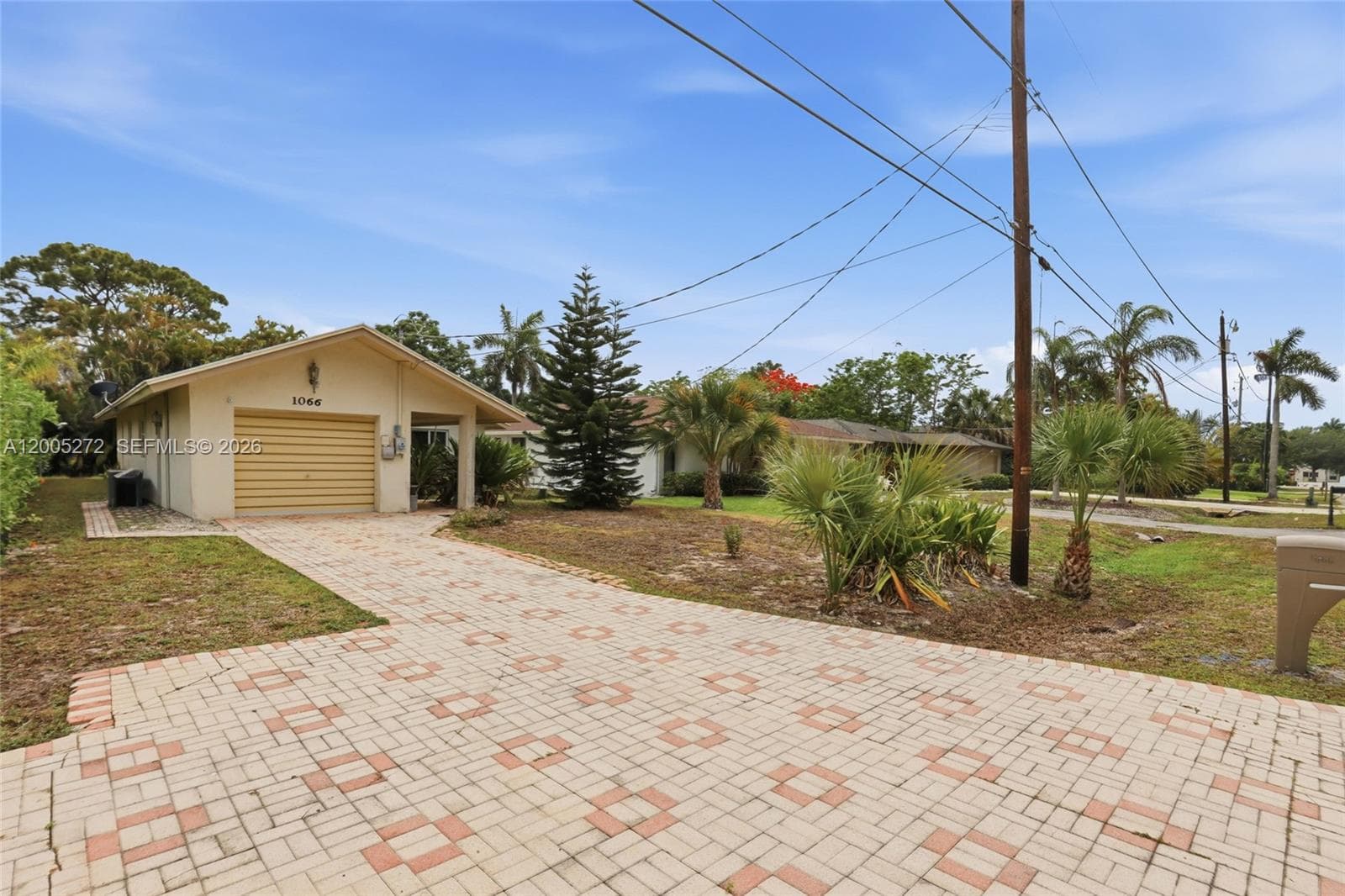 1066 Highlands Dr, Naples, FL 34103