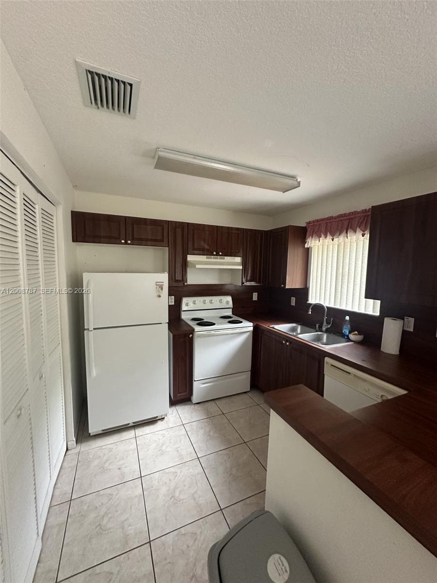 7125 NW 173rd Dr # 2401, Hialeah, FL 33015