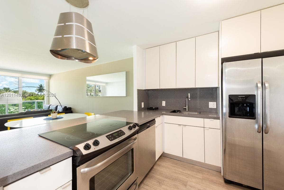 100 Bayview Dr # 210, Sunny Isles Beach, FL 33160