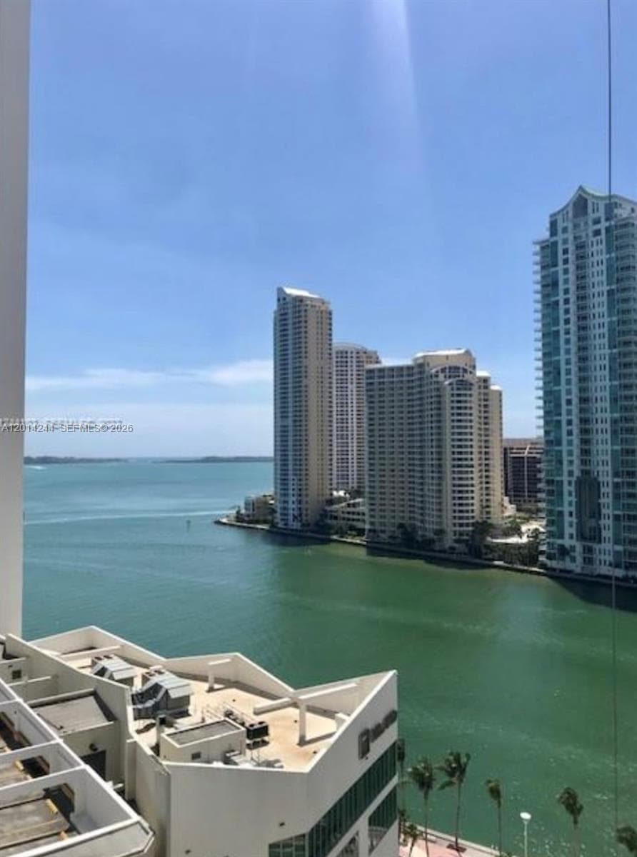 300 S Biscayne Blvd # L-L32, Miami, FL 33131
