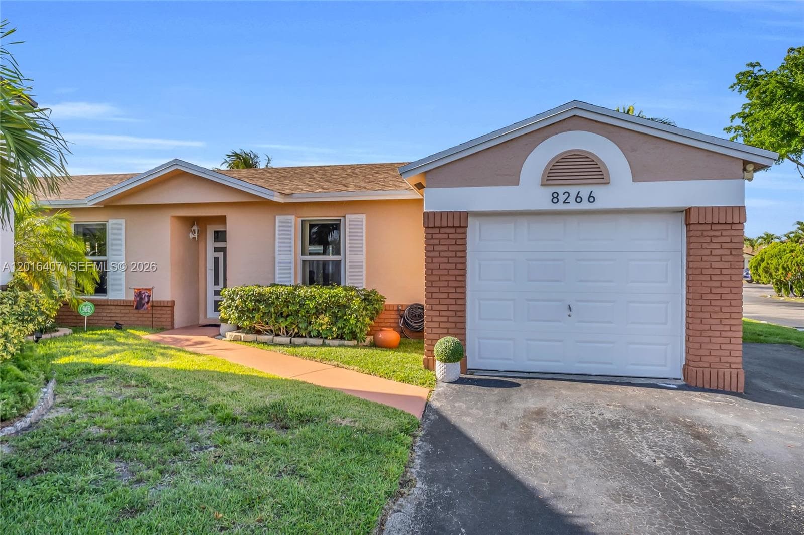 8266 NW 192nd Ter, Hialeah, FL 33015
