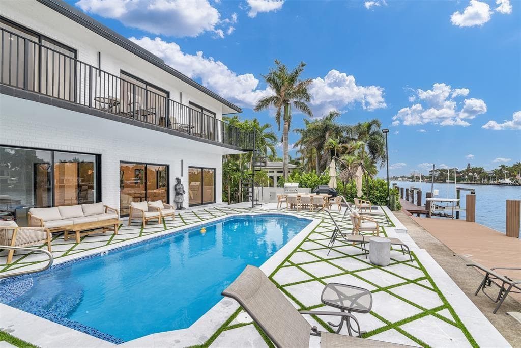 319 S Riverside Drive, Pompano Beach, FL 33062