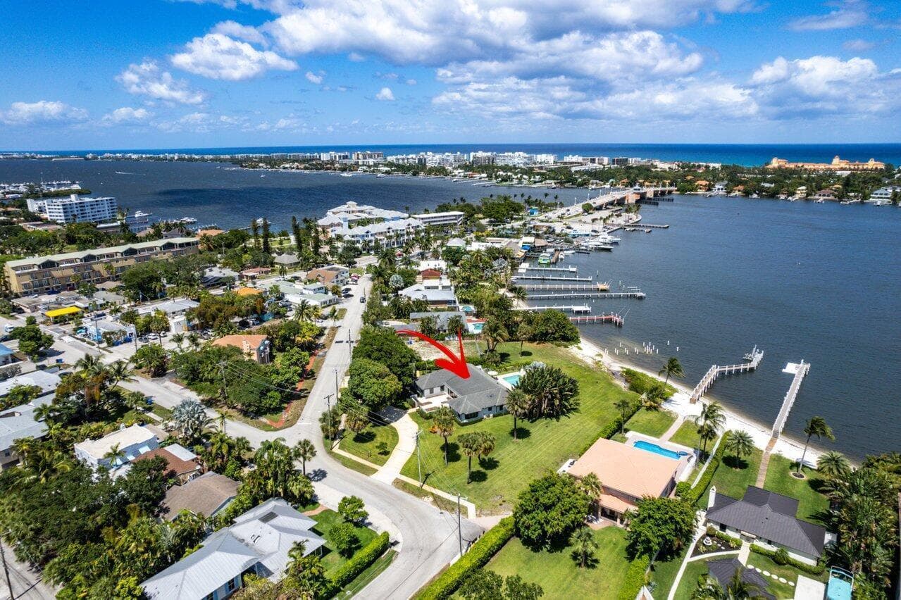 210 S Lake Drive, Lantana, FL 33462