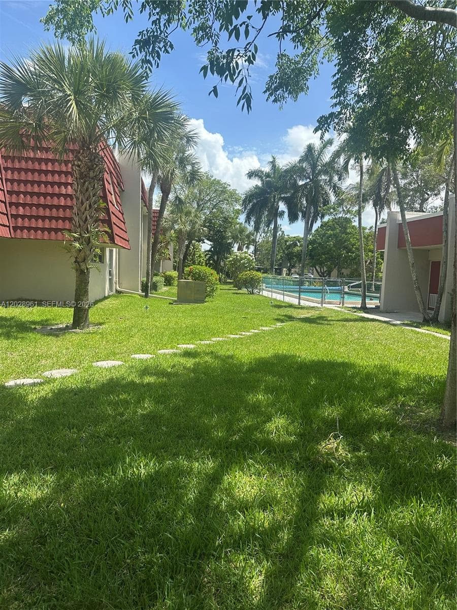 5 Jacaranda Country Club Dr # 206, Plantation, FL 33324