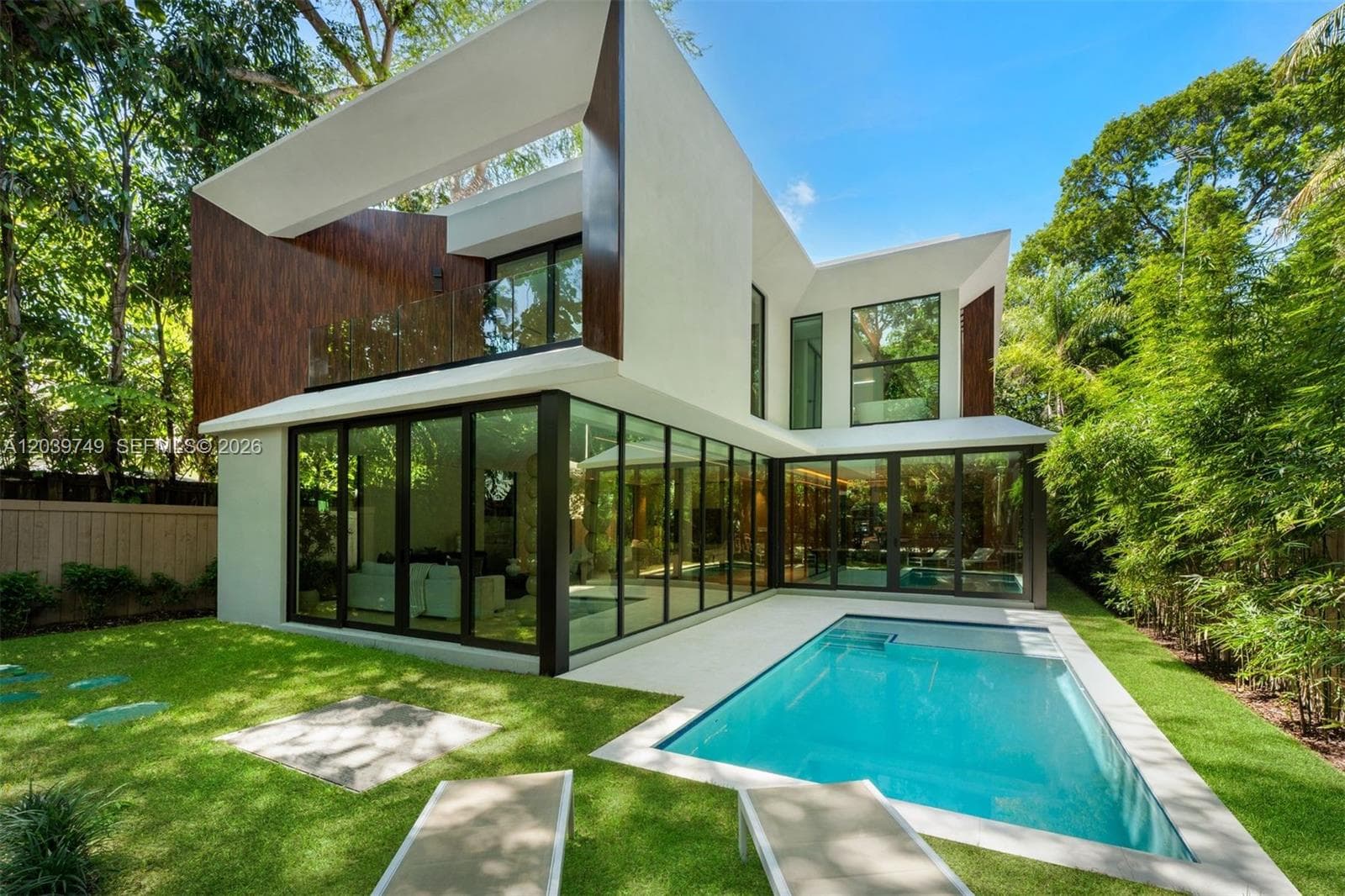 3579 Avocado Ave, Miami, FL 33133