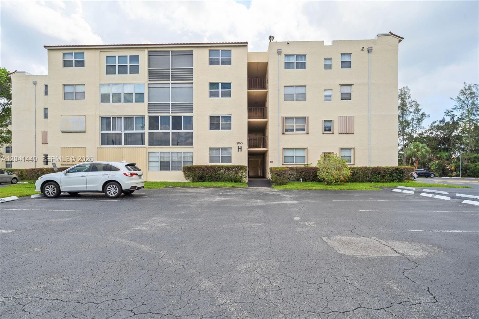 2871 Somerset Dr # 102, Lauderdale Lakes, FL 33311