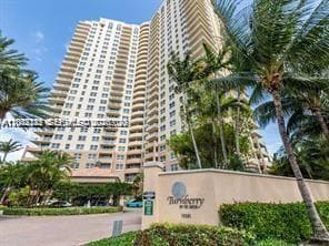 19501 W Country Club Dr # 704, Aventura, FL 33180
