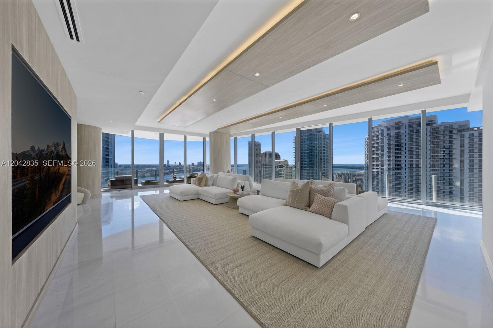 300 Biscayne Boulevard Way # 2701, Miami, FL 33131
