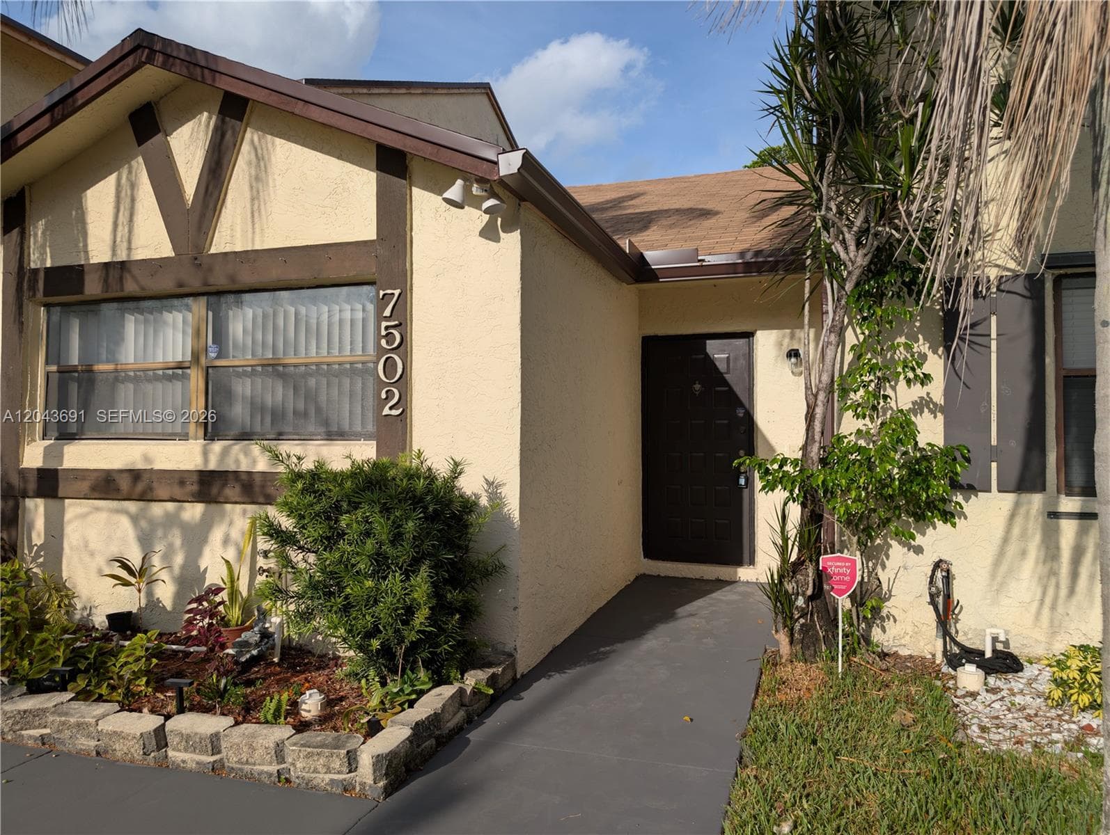 7502 NW 33rd St, Lauderhill, FL 33319