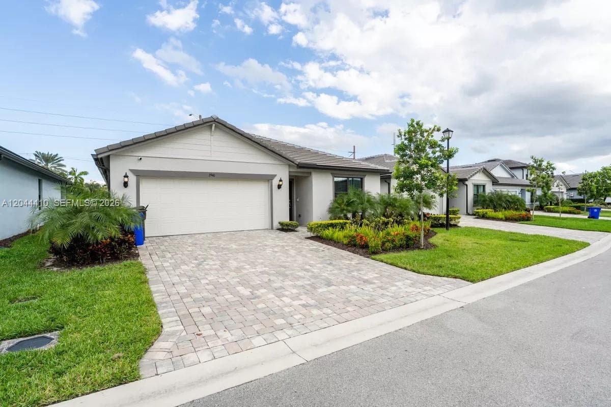 2940 Shortleaf Ave, Lauderdale Lakes, FL 33311