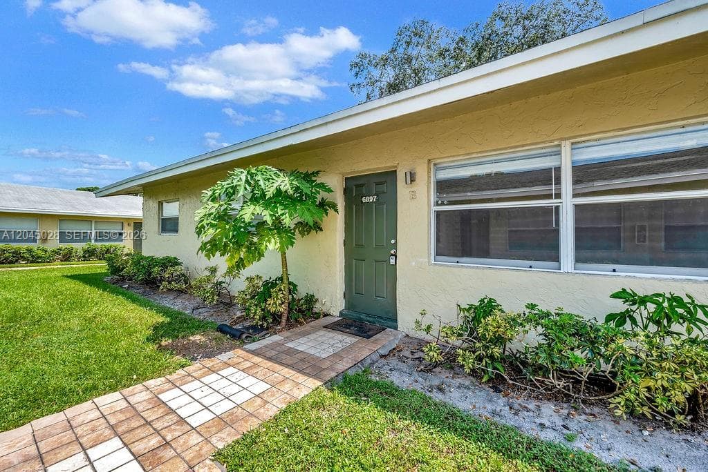 6890 SW 5th St, Margate, FL 33068