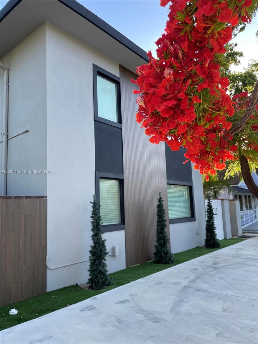 1215 E Broward Blvd, Fort Lauderdale, FL 33301
