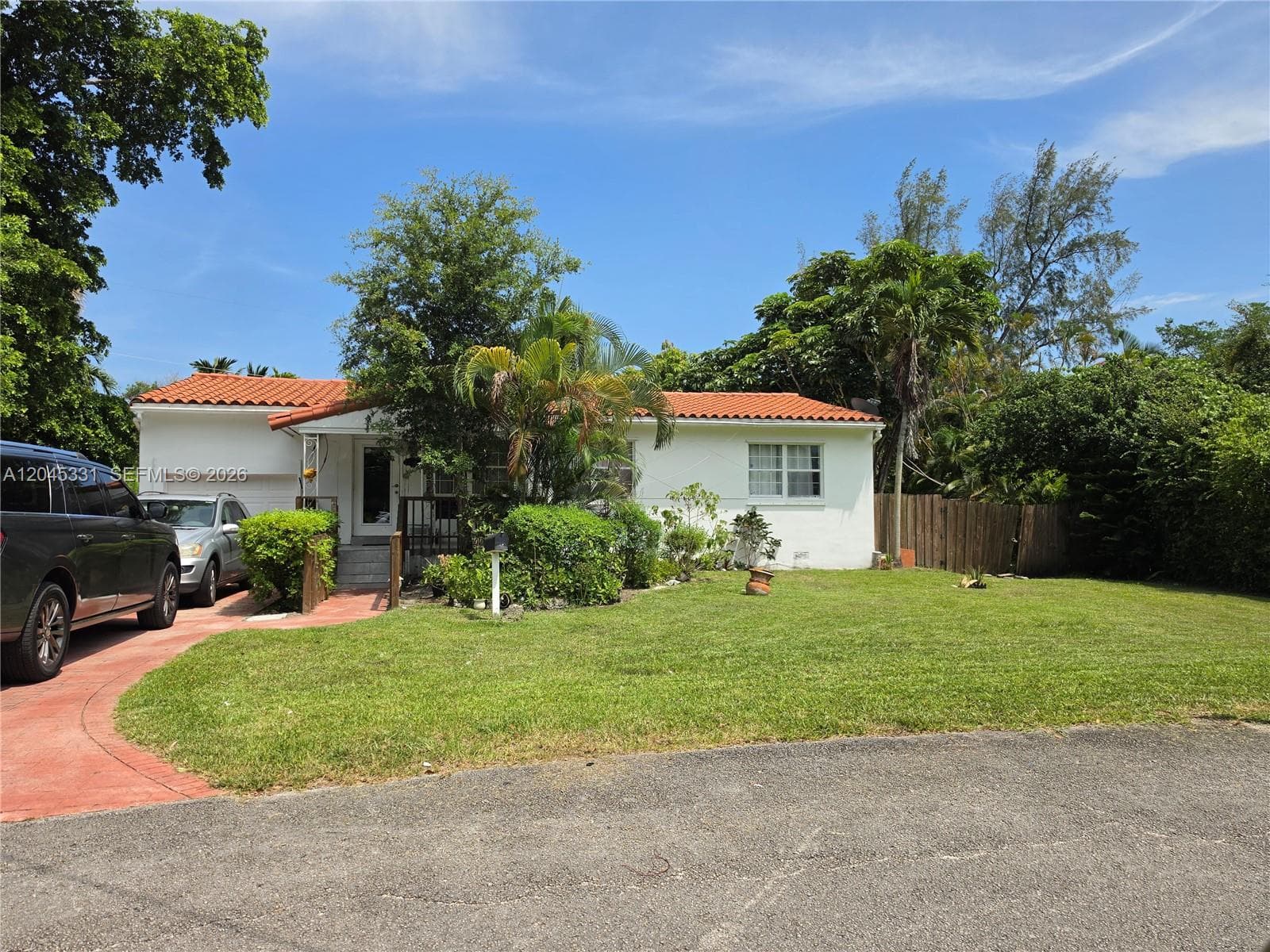 10801 NE 10th Ave, Biscayne Park, FL 33161
