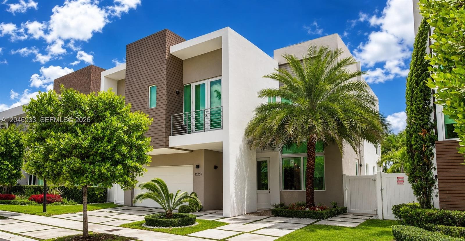10561 NW 68th Ter, Doral, FL 33178