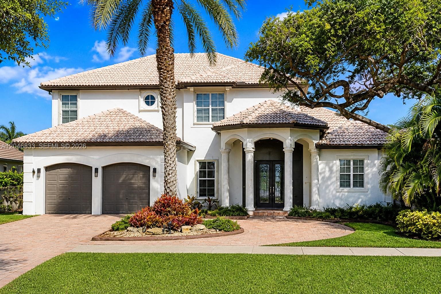 3683 W Lakes Estates Dr, Davie, FL 33328
