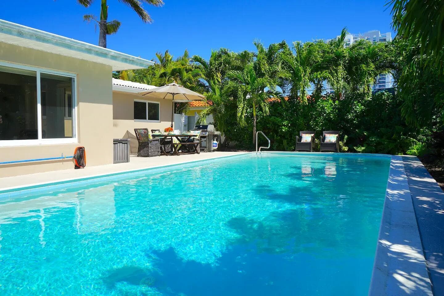 2060 Coco Palm Place, Lauderdale By The Sea, FL 33062