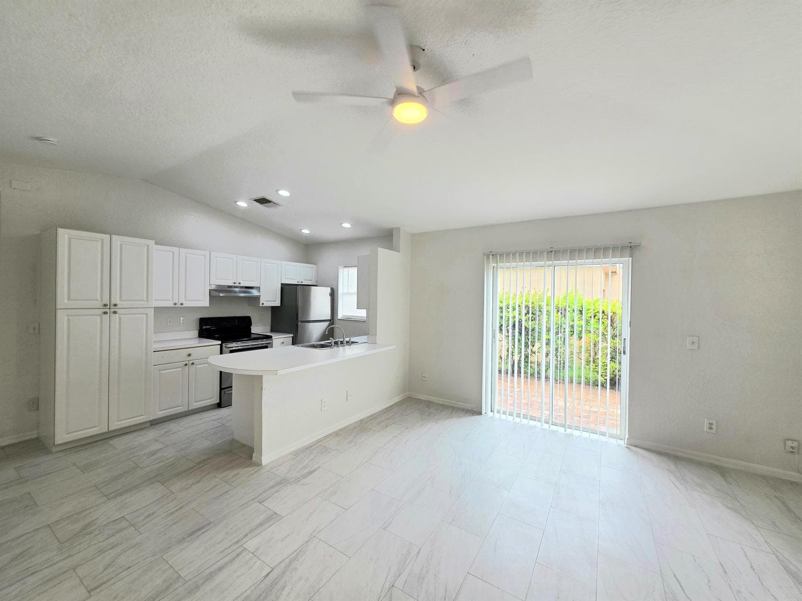 569 E Ridge Circle N, Boynton Beach, FL 33435
