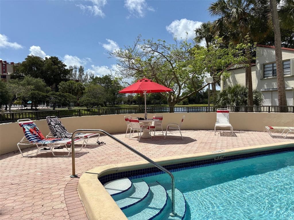 2314 S Cypress Bend Drive # Unit 614, Pompano Beach, FL 33069