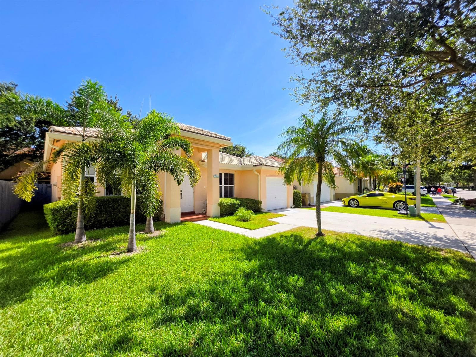 14013 N Cypress Cove Circle, Davie, FL 33325