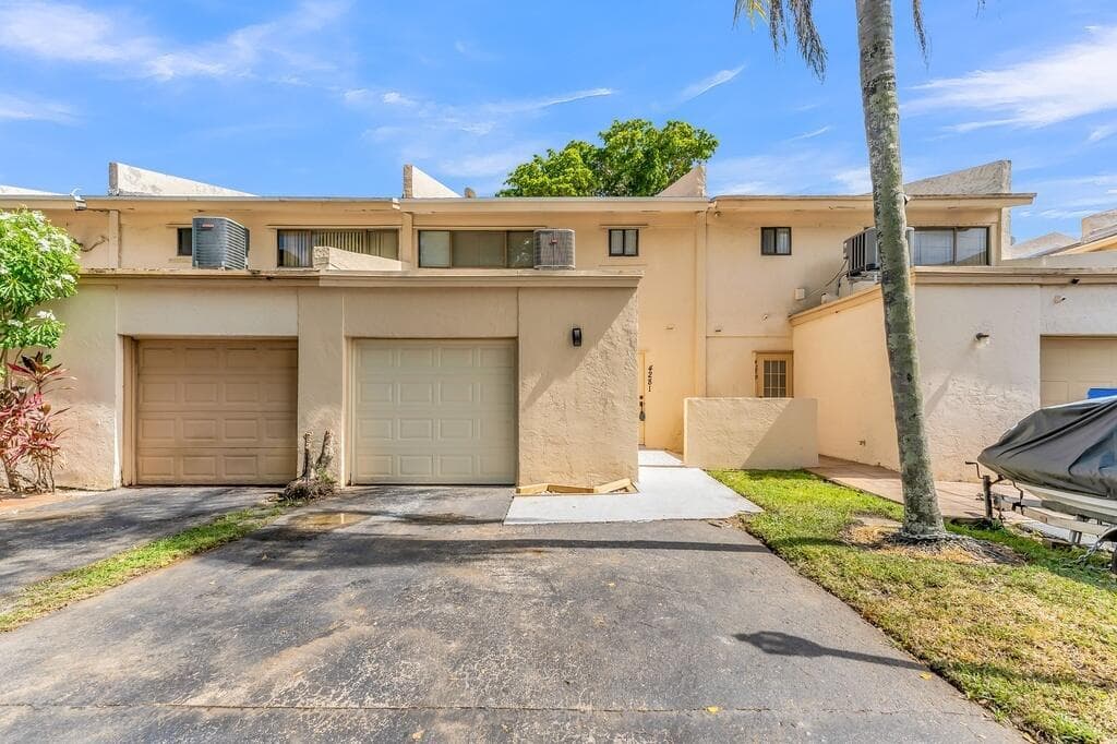 4281 NW 76th Avenue, Davie, FL 33328