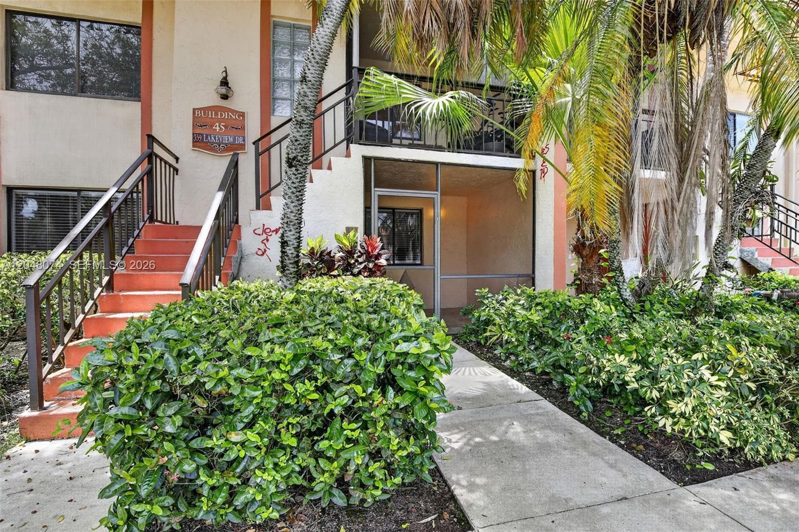 359 Lakeview Dr # 102, Weston, FL 33326