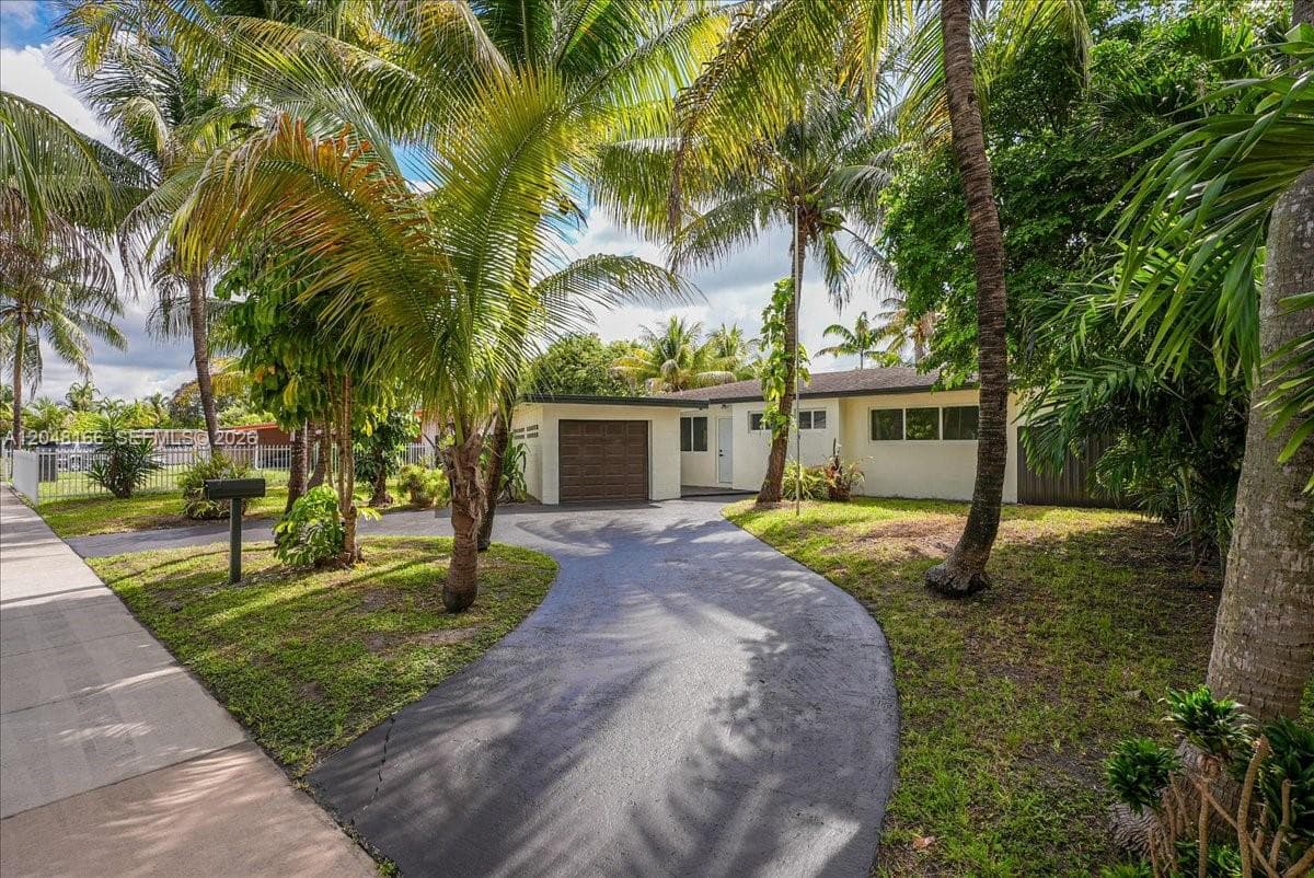 19531 NW 1st Pl, Miami Gardens, FL 33169