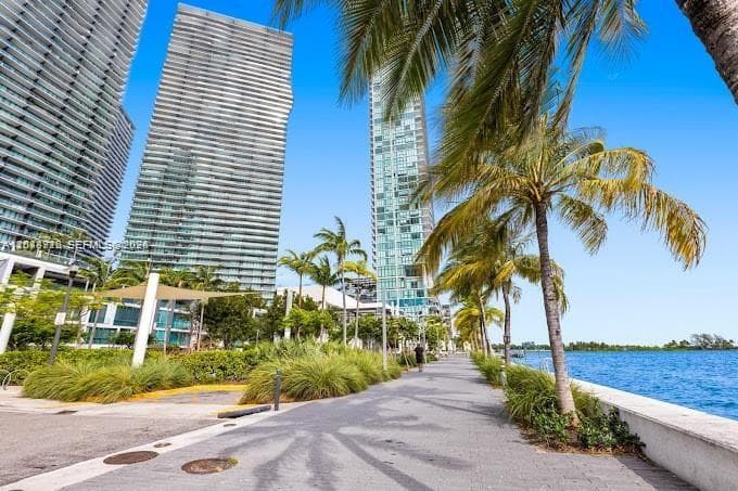 650 NE 32nd St # 4205, Miami, FL 33137